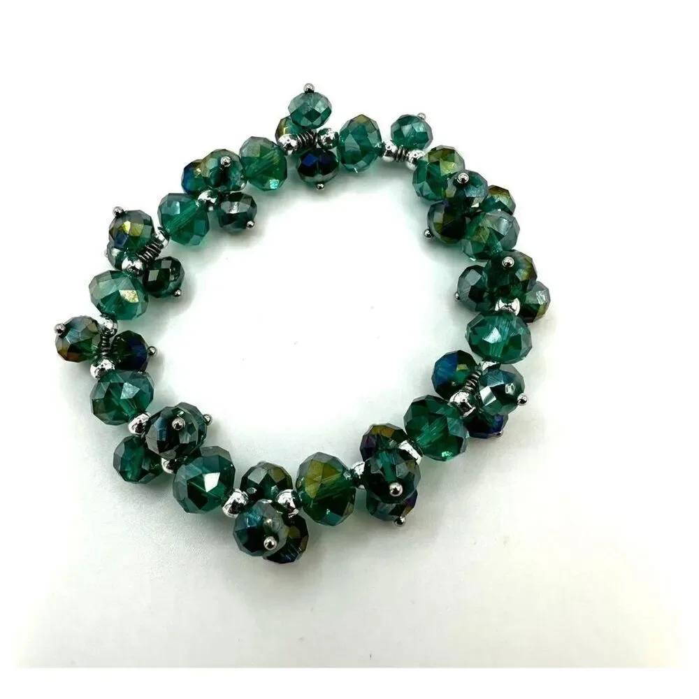 Green glass beaded bracelet